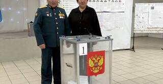 Герой России Сергей Степанов проголосовал с супругой в Нукутском районе