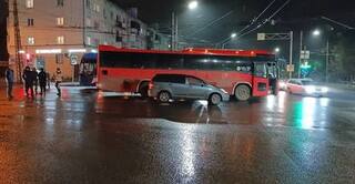 В Братске пешеход угодил сначала под колеса автобуса, а потом иномарки