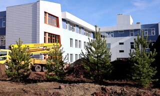 Видеодневник стройки Братского инженерного лицея: отопление, чистовая отделка и озеленение 